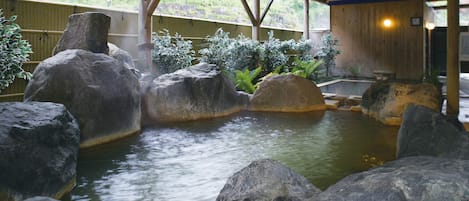 Bathtub spa outdoor