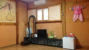 Triple Room | 1 bedroom, minibar, in-room safe, rollaway beds