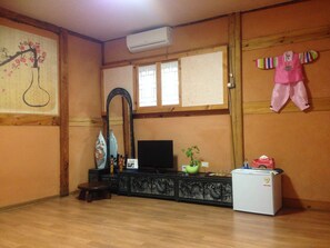 Triple Room | Minibar, in-room safe, rollaway beds, free WiFi