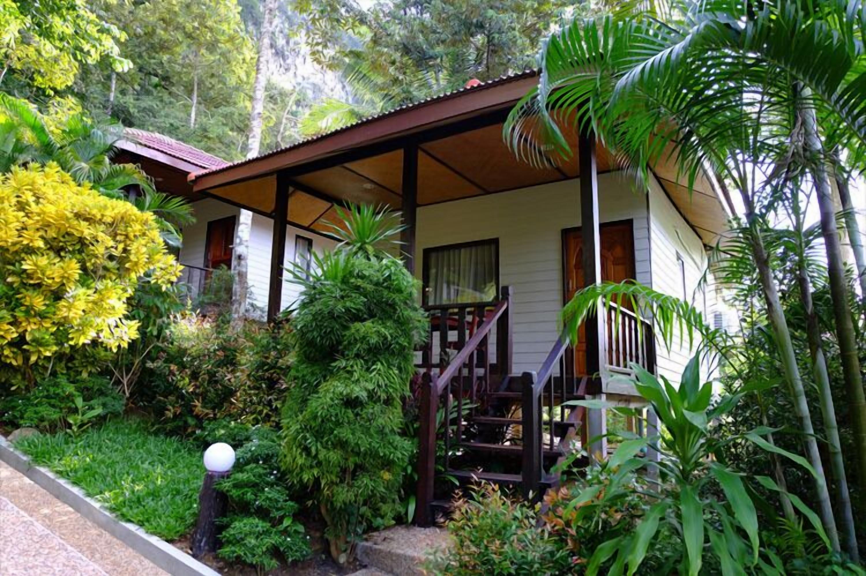 In-room safe, desk, iron/ironing board, rollaway beds