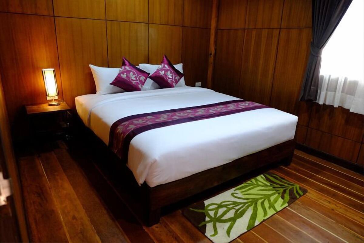 Superior Room | In-room safe, desk, iron/ironing board, rollaway beds
