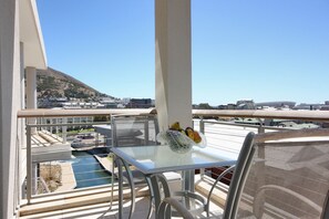 Exclusive Apartment, 1 Room, Canal View | 露台/庭院