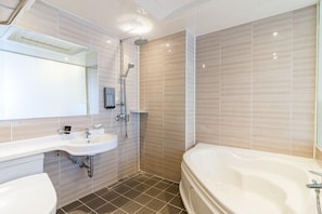 Royal Double Room | Bathroom | Shower, free toiletries