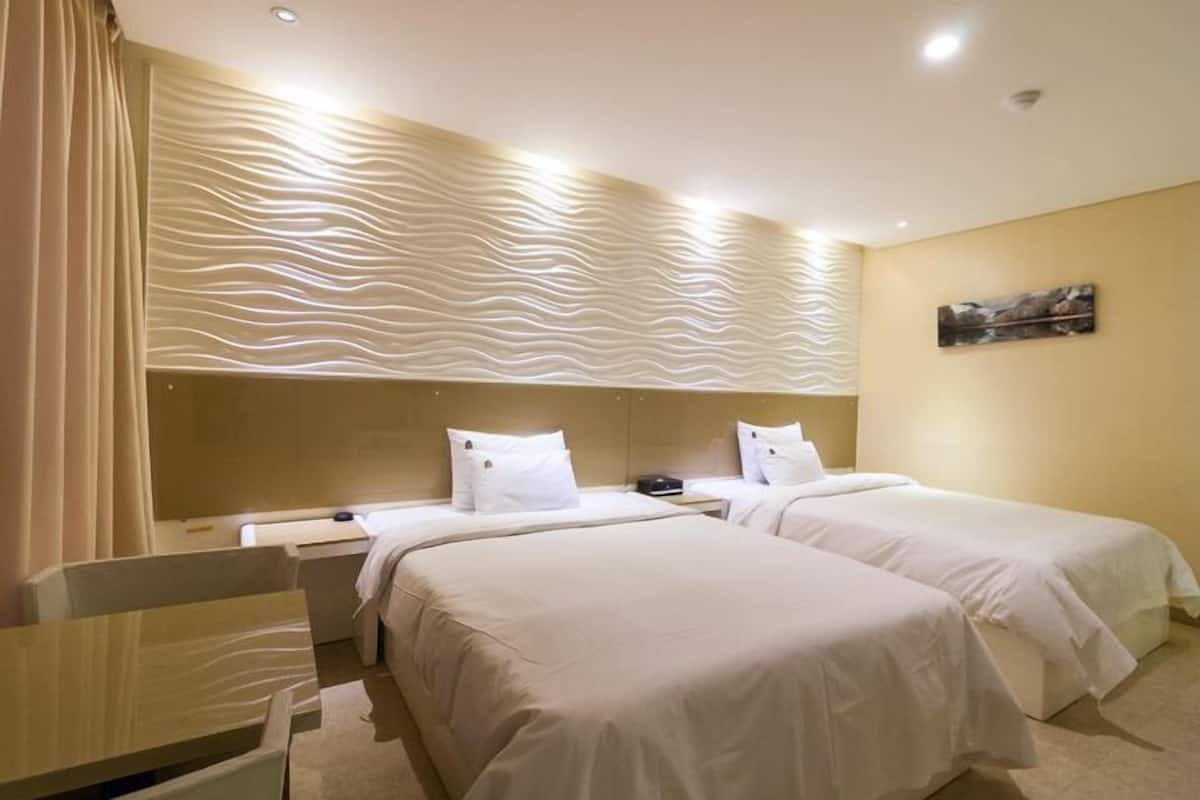 Super Deluxe Room | Desk, free WiFi