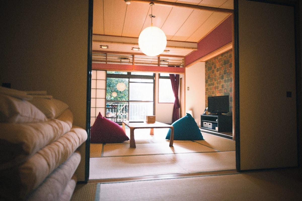 Living area | 13-inch flat-screen TV with digital channels, TV