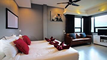 Deluxe Room, 1 Bedroom, Kitchenette, Sea View | In-room safe, individually decorated, desk, blackout drapes