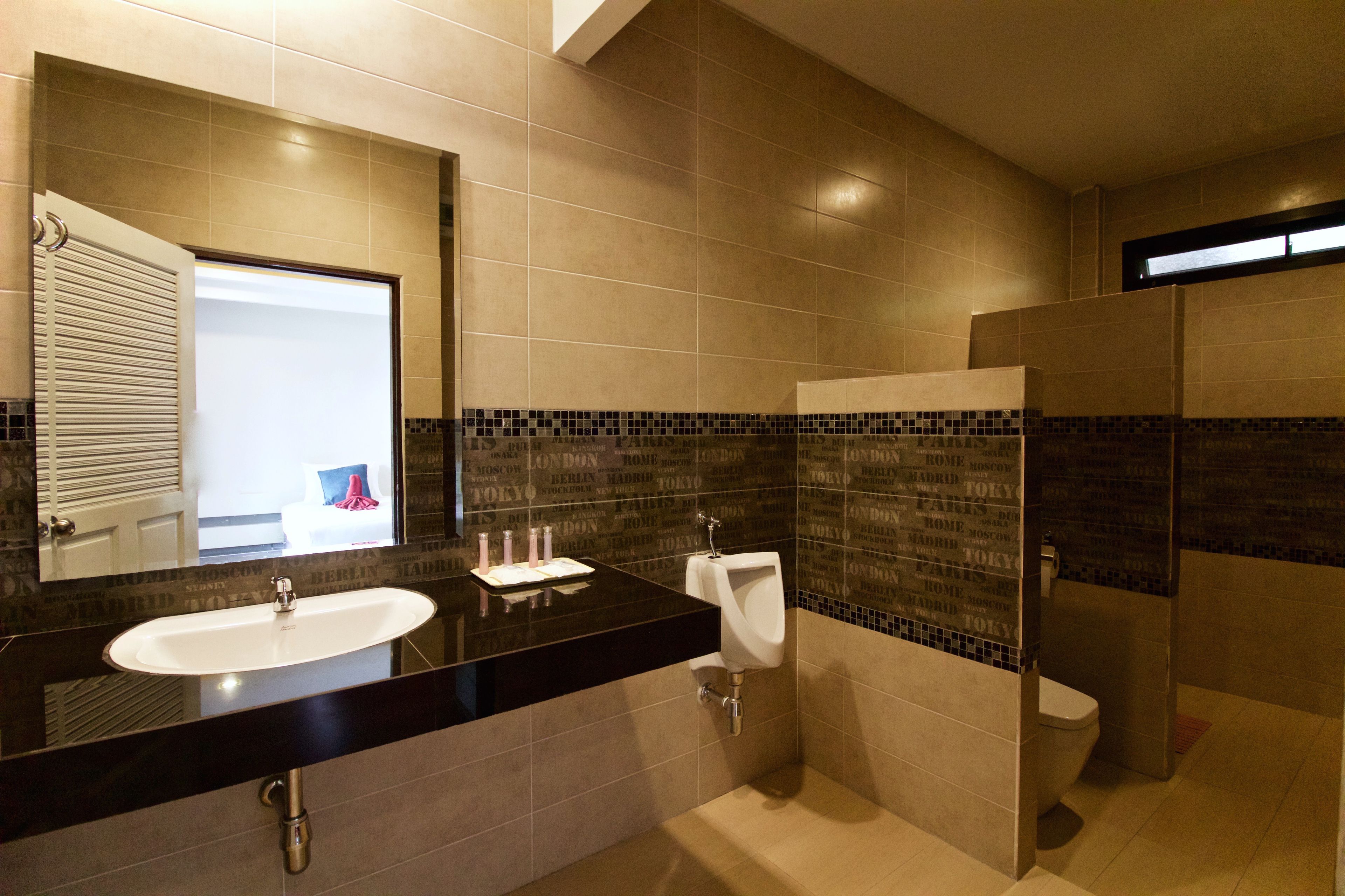 villa seaview -2 single beds | bathroom | shower, free toiletries, bidet, towels