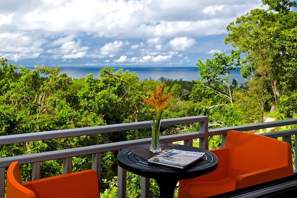 Luxury Room, Kitchenette, Sea View | Balcony