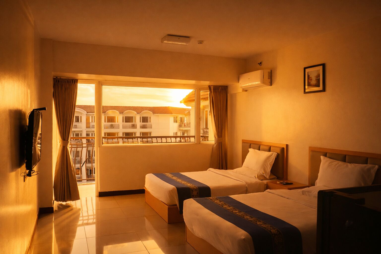 Deluxe Room, Balcony | Premium bedding, desk, bed sheets