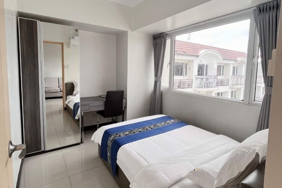 Junior Suite | 1 camera, biancheria da letto di alta qualità, una scrivania, lenzuola