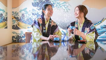 Traditional Room | Desk, iron/ironing board, free WiFi