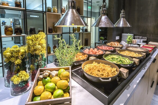 Petit déjeuner buffet servi tous les jours en supplément