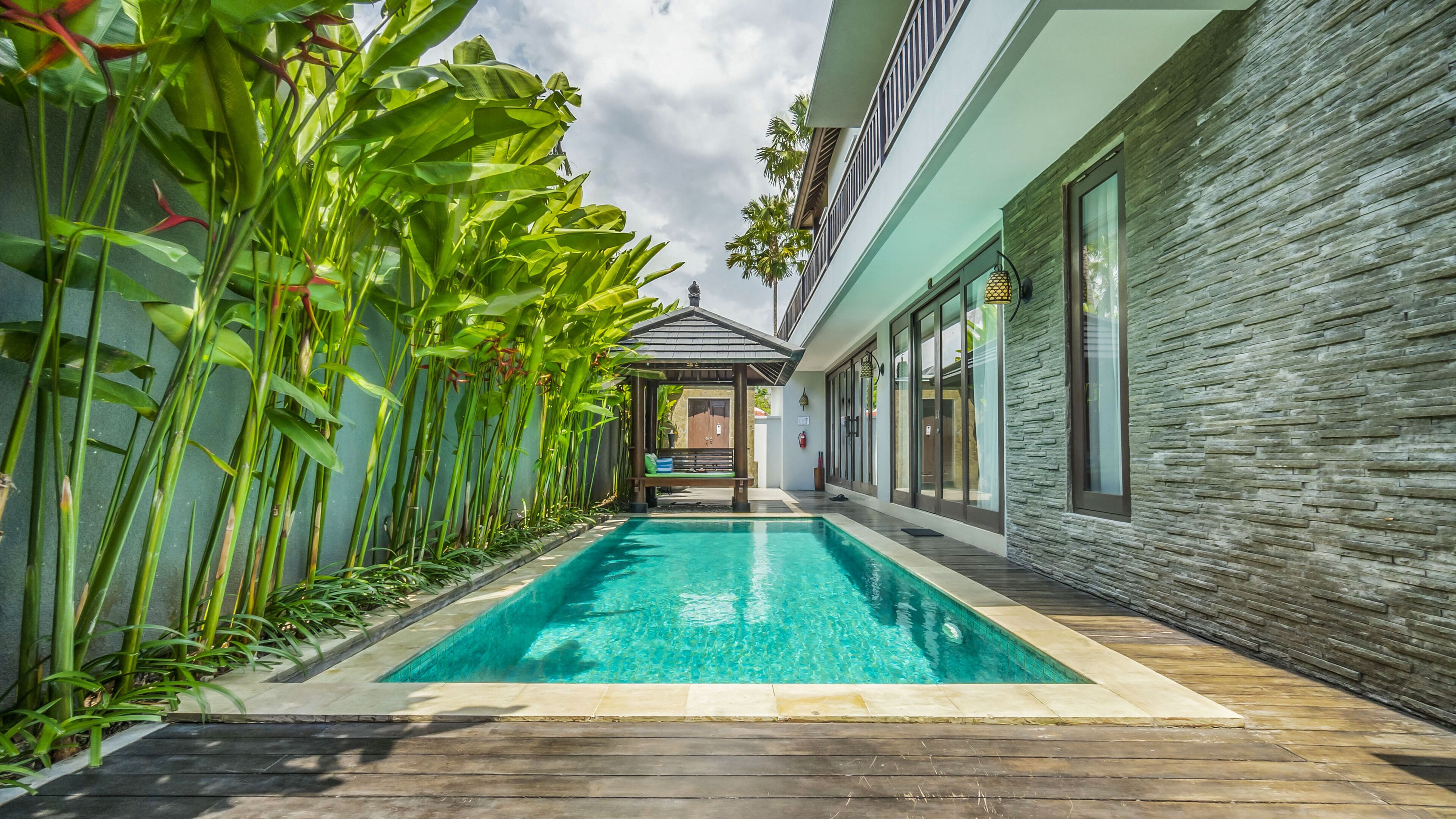 Kolam renang outdoor