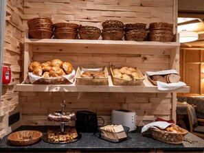 Tägliches Frühstücksbuffet gegen Gebühr
