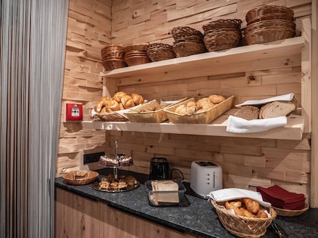 Daily buffet breakfast (EUR 17 per person)
