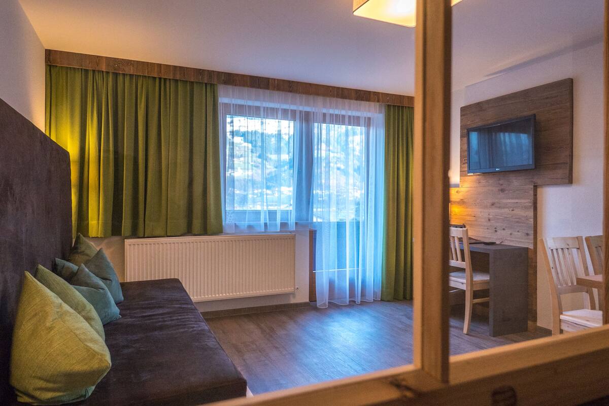 family room, 1 bedroom (typ b) | living area | flat-screen tv