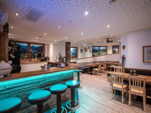 Bar (on property) - Hotel & Apart Central (Fuegen)