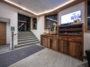 Lobby - Hotel & Apart Central (Fuegen)