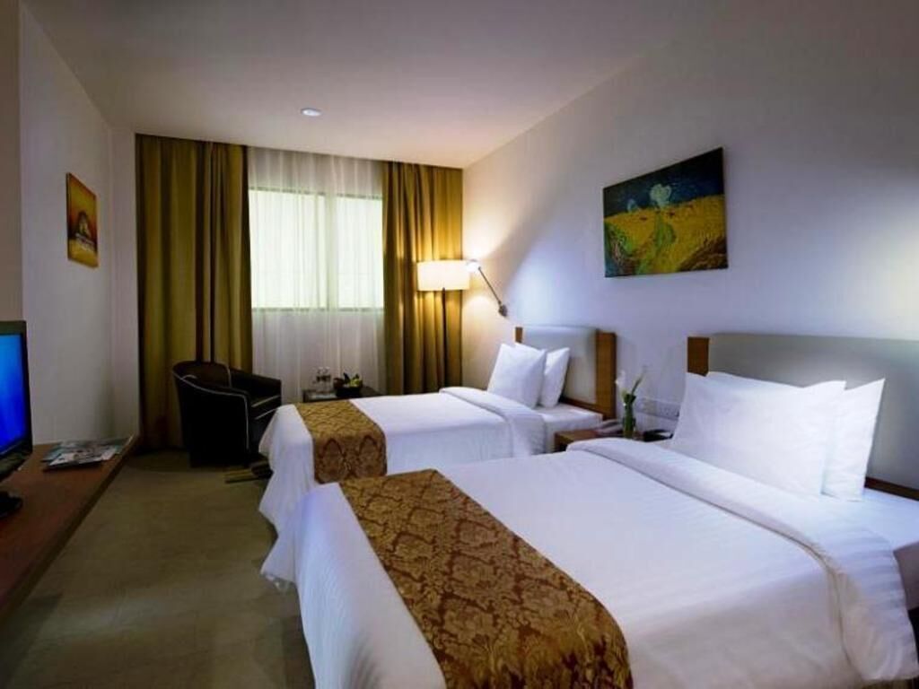 In-room safe, desk, laptop workspace, iron/ironing board