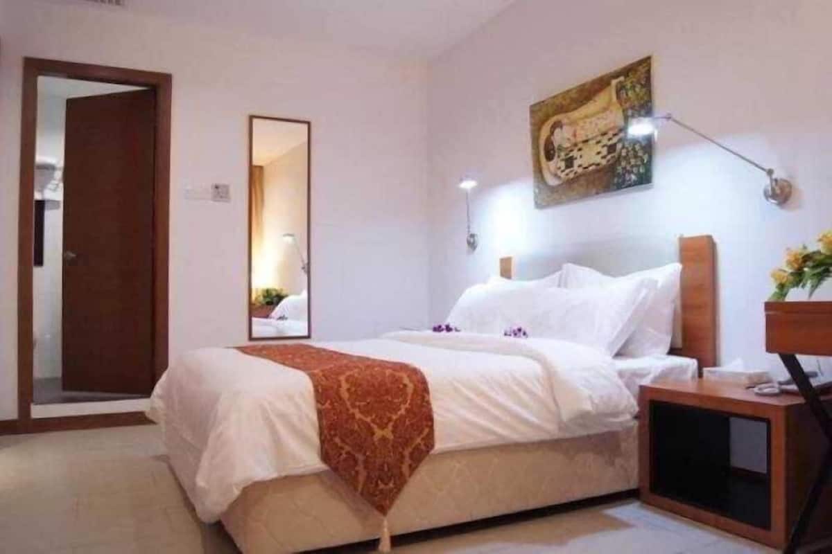 In-room safe, desk, laptop workspace, iron/ironing board