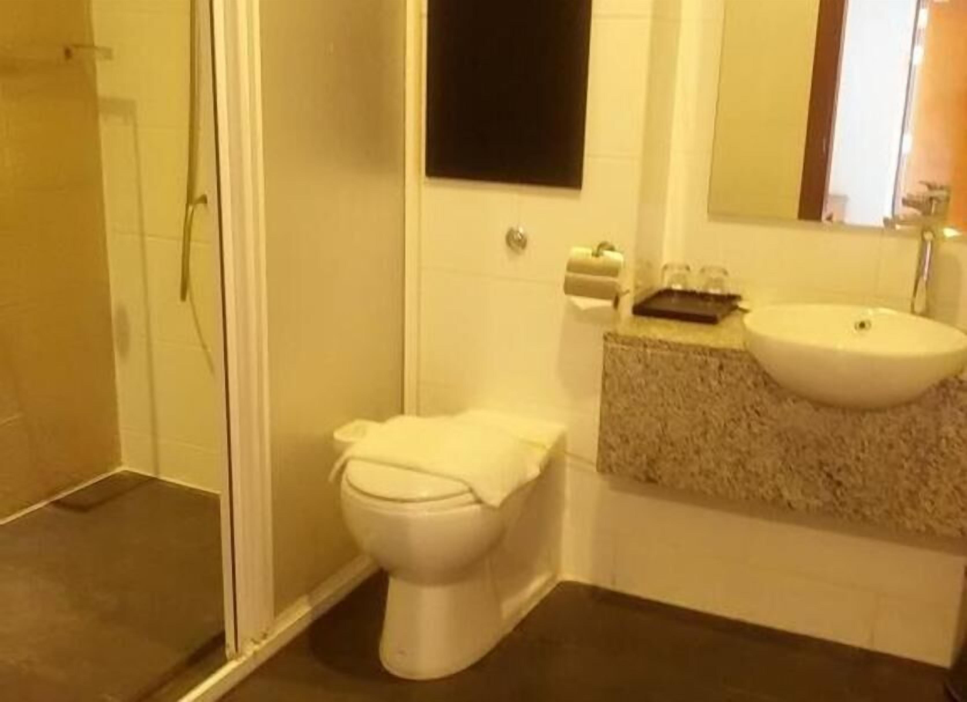 superior twin room | bathroom | shower, rainfall showerhead, free toiletries, hair dryer