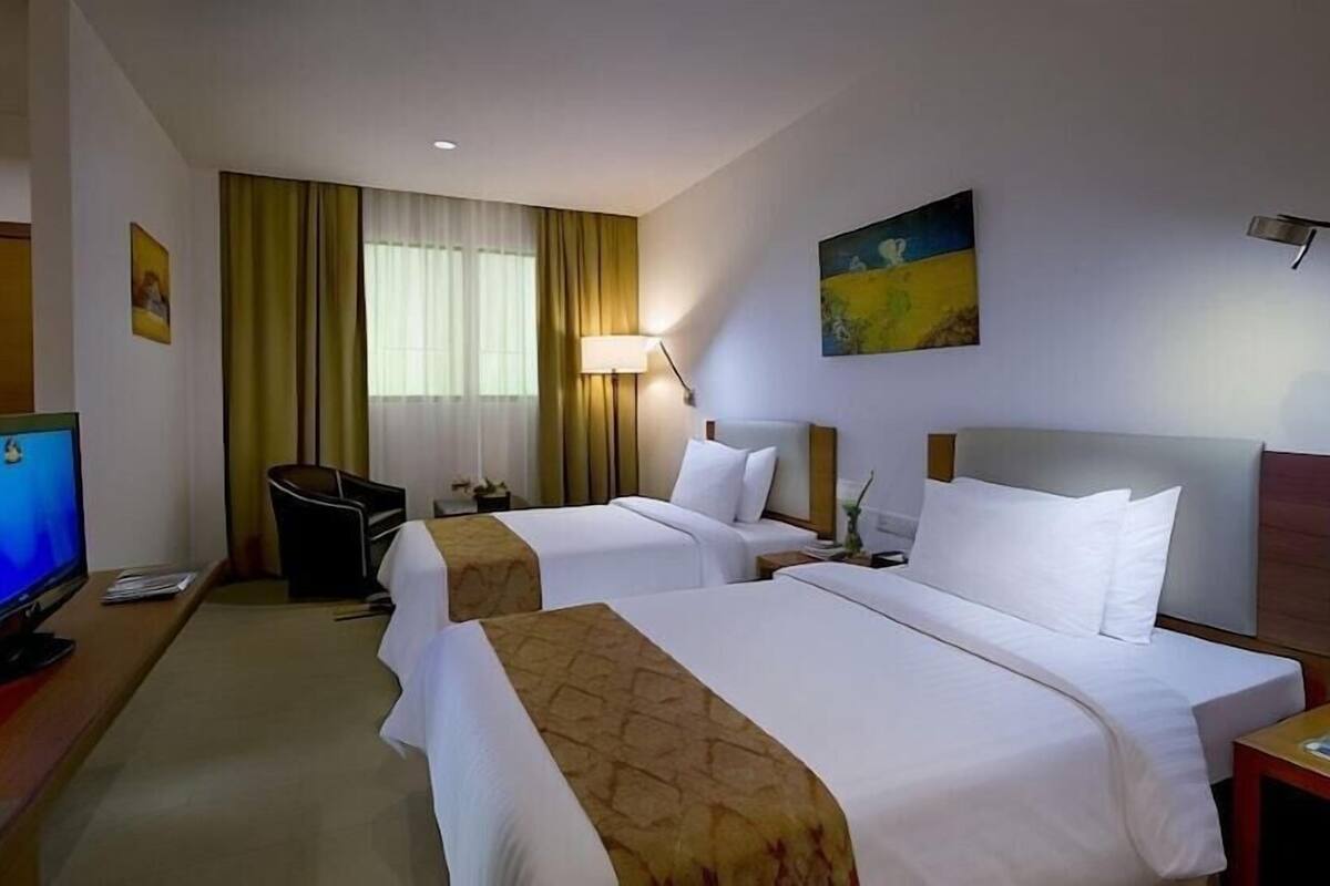 In-room safe, desk, laptop workspace, iron/ironing board