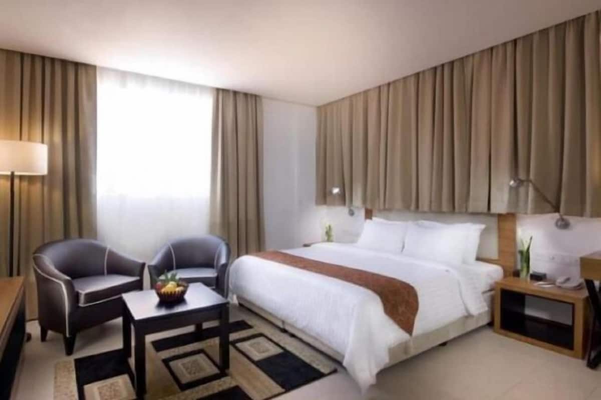 In-room safe, desk, laptop workspace, iron/ironing board