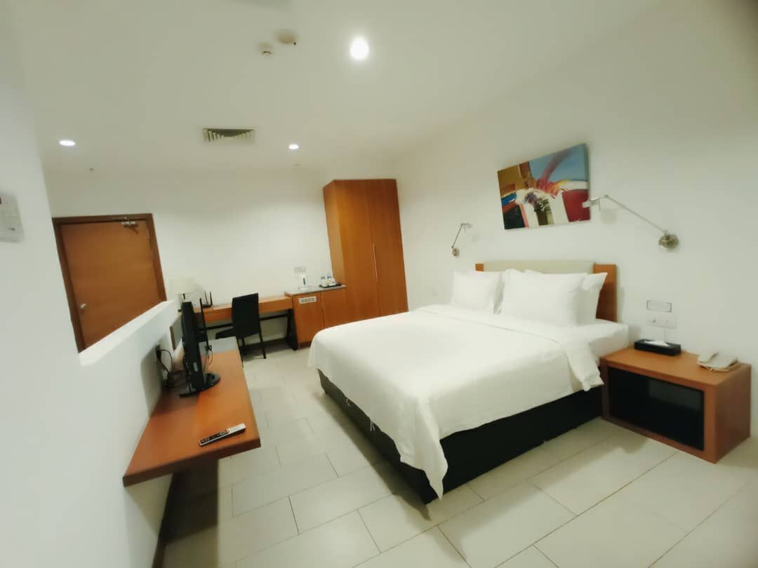 superior room, 1 king bed | in-room safe, desk, laptop workspace, iron/ironing board