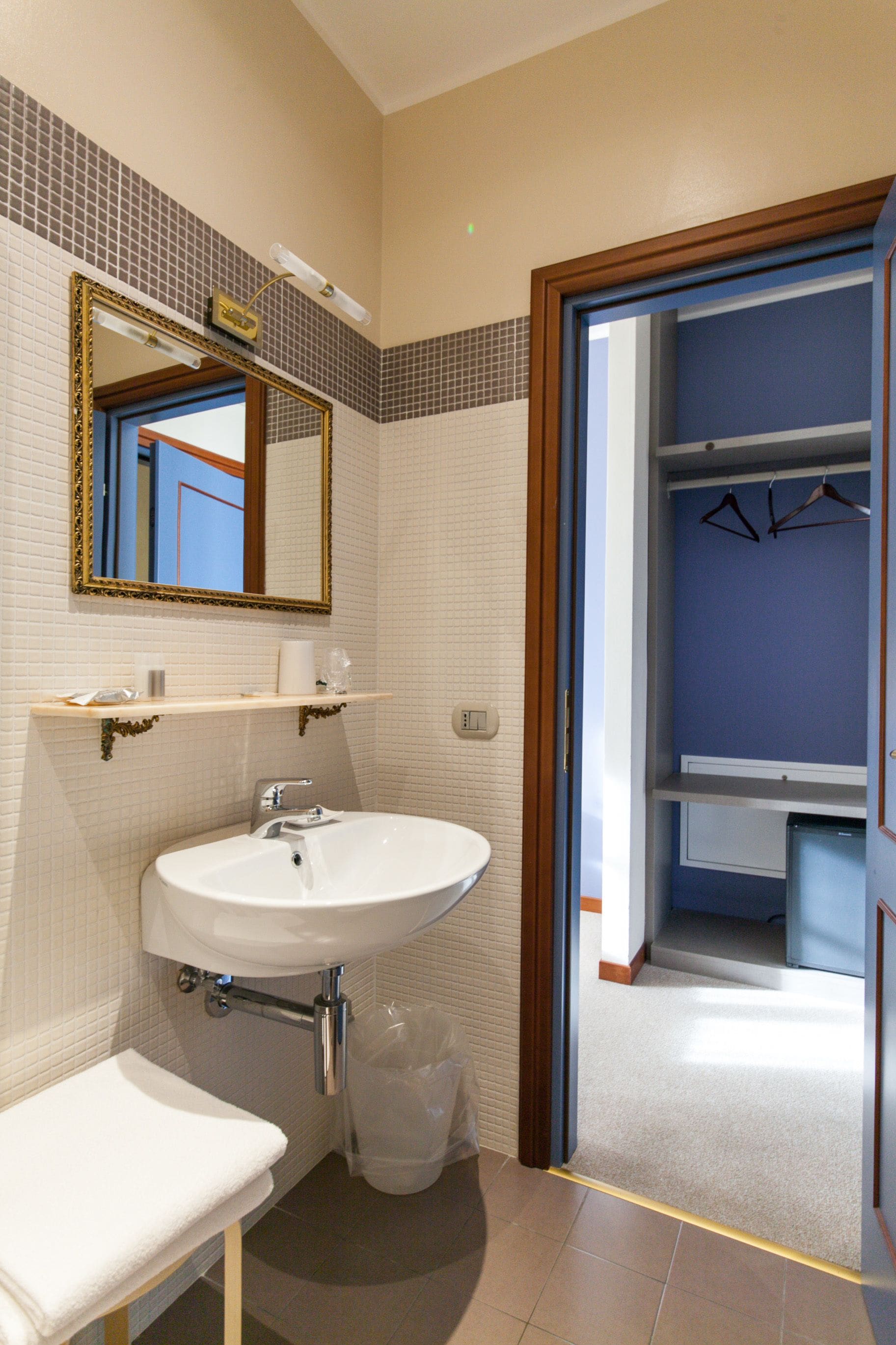 family room | bathroom | shower, free toiletries, hair dryer, bidet