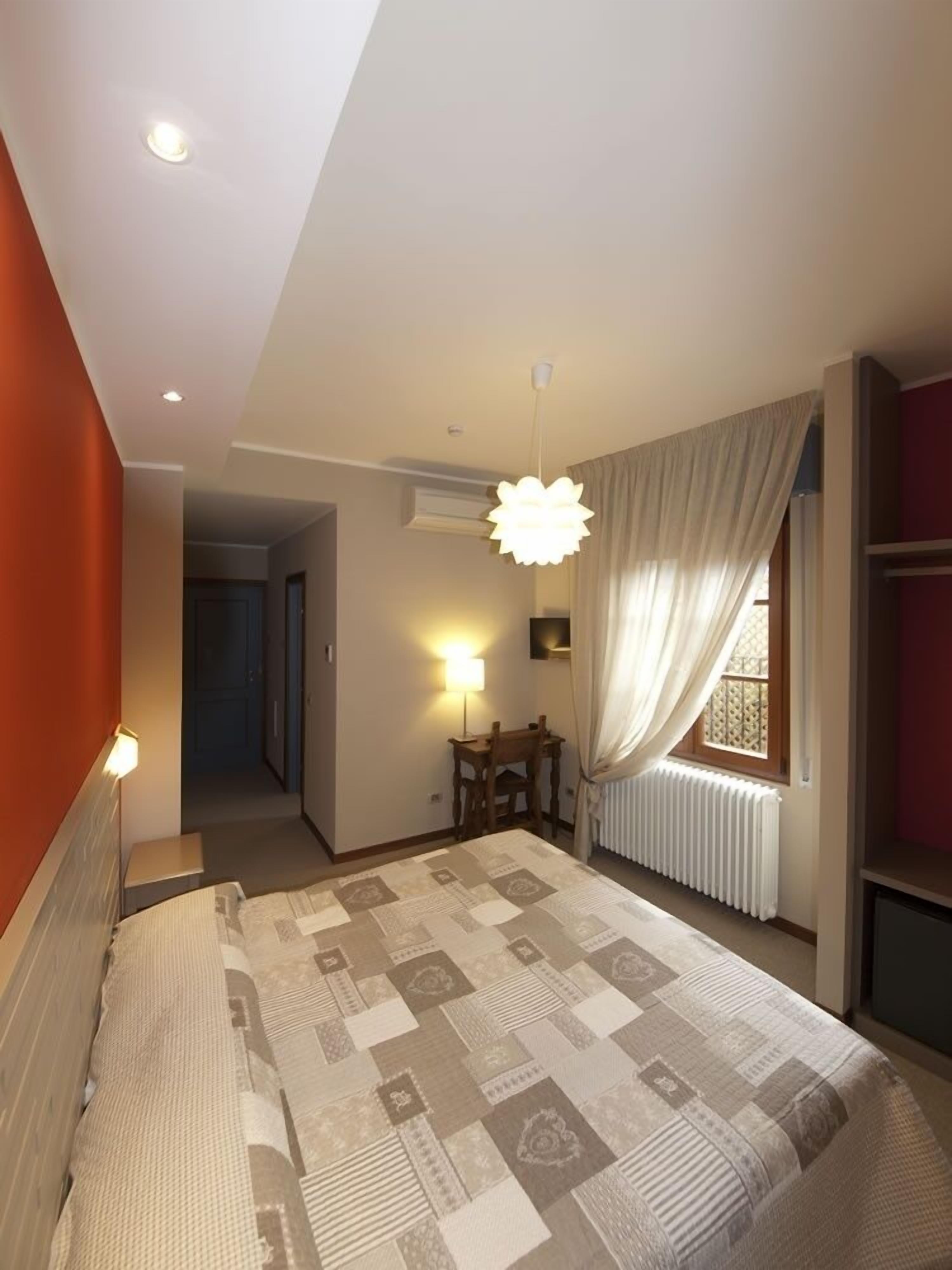 Photo - La Grotta Hotel