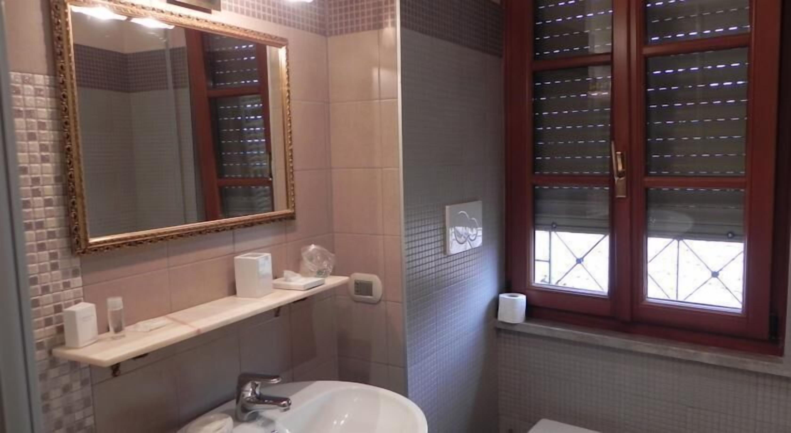 Photo - La Grotta Hotel