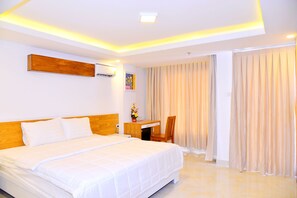 Premium bedding, minibar, in-room safe, desk - New Century Hotel Nha Trang (Nha Trang)