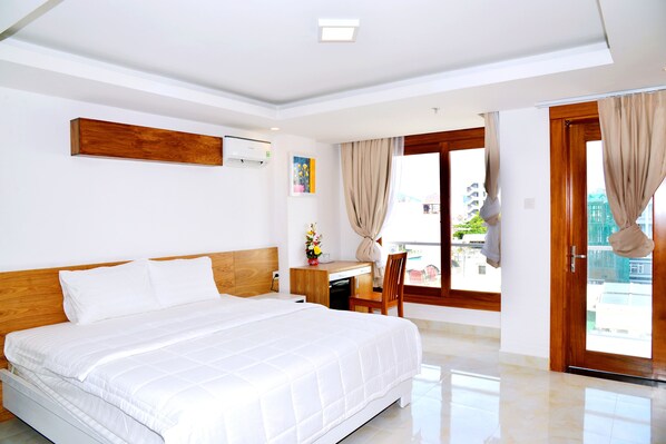 Deluxe Double Room, Balcony | Premium bedding, minibar, in-room safe, desk - New Century Hotel Nha Trang (Nha Trang)
