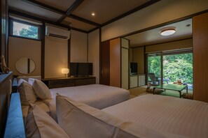 Rom, fjellutsikt, anneks (Japanese Western Style, Open-air Bath) | Sengetøy av topp kvalitet, dundyner, safe på rommet og skrivebord