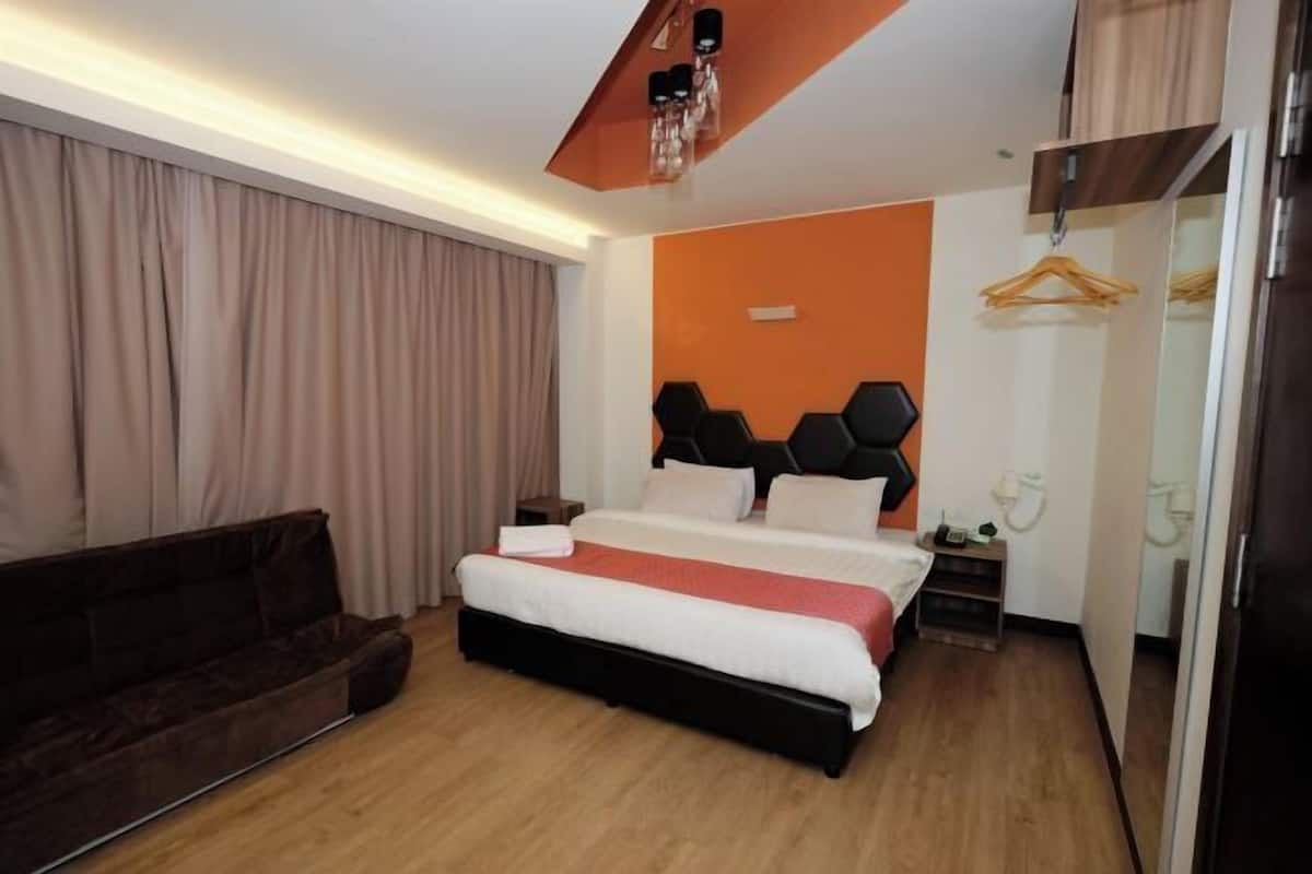 Desk, iron/ironing board, free WiFi, bed sheets