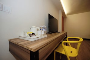 Family Room | Desk, iron/ironing board, free WiFi, bed sheets