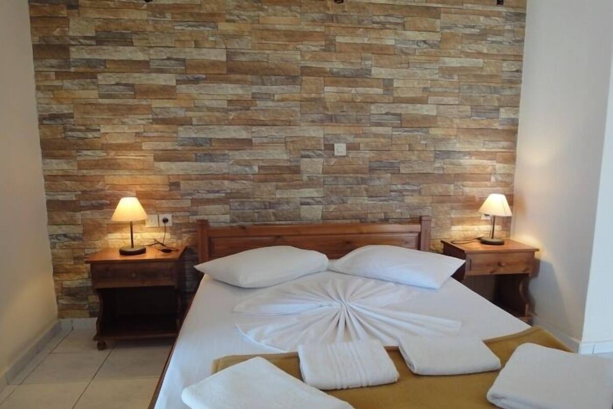Apartment, 1 Bedroom | Desk, free cribs/infant beds, free WiFi