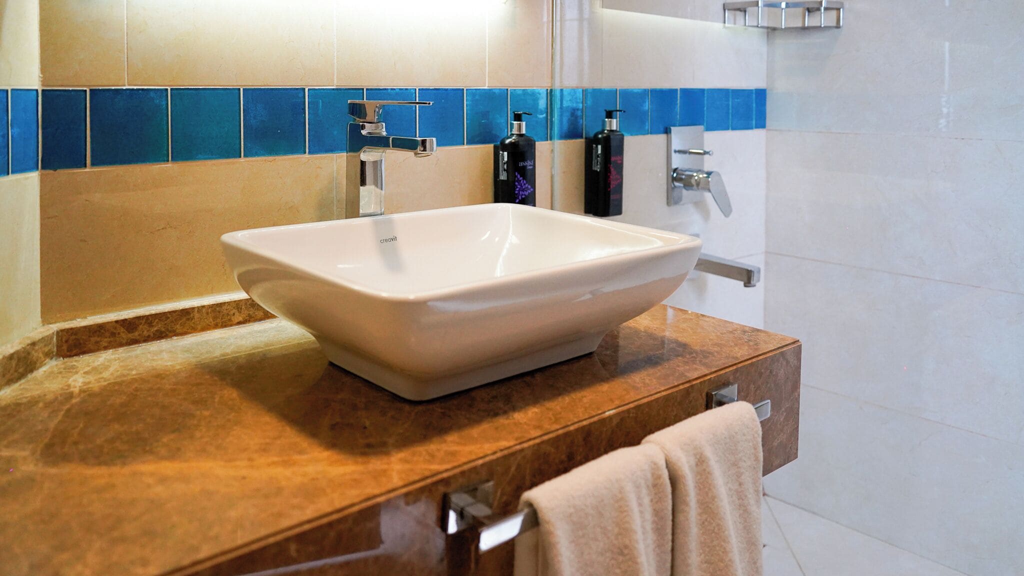 standard double or twin room, non smoking | premium bedding, minibar, in-room safe, desk