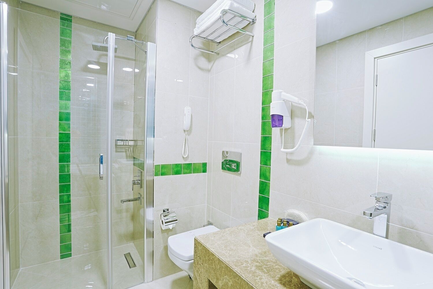 deluxe double or twin room, accessible, non smoking | premium bedding, minibar, in-room safe, desk