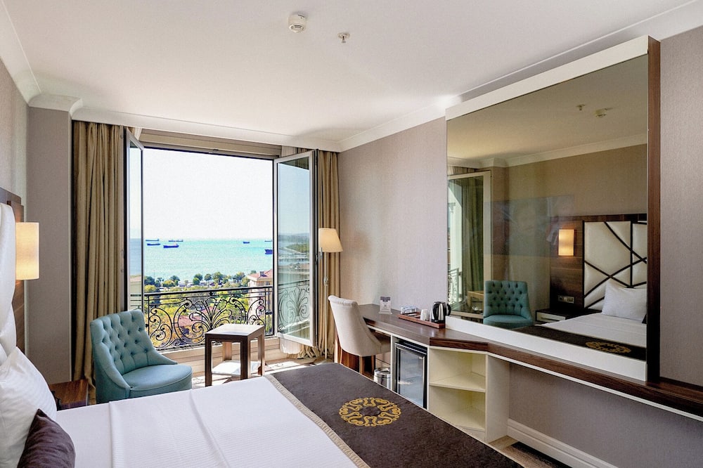 The Grand Mira Hotel