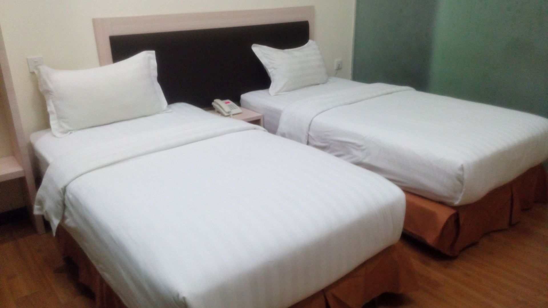 Desk, iron/ironing board, rollaway beds, free WiFi