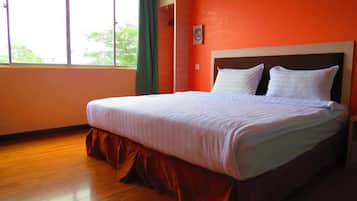 Desk, iron/ironing board, rollaway beds, free WiFi