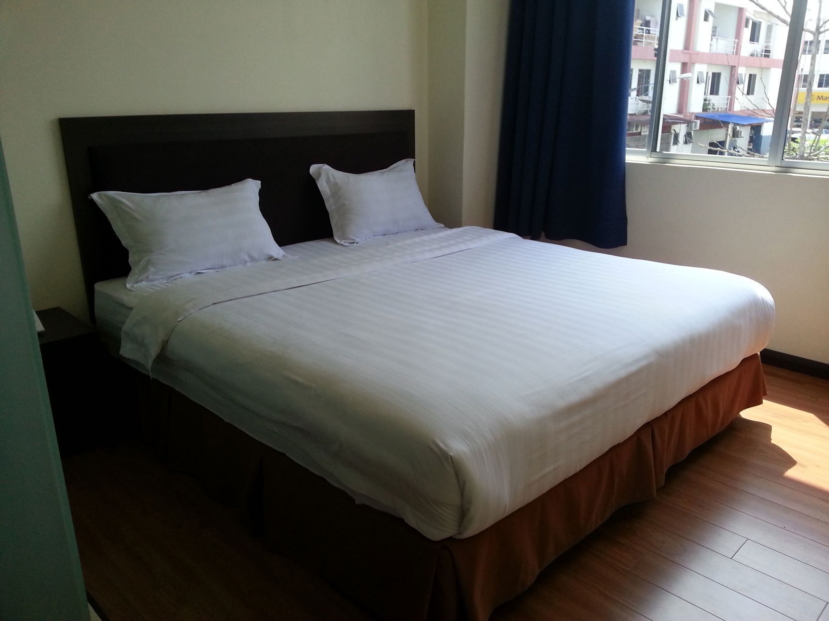Desk, iron/ironing board, rollaway beds, free WiFi