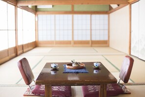 Desk - Ryokan Kuboji (Tenkawa)