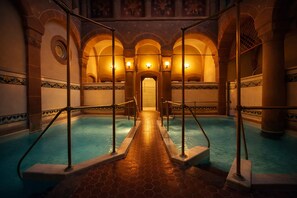 10 indoor pools, outdoor pool, open 8:00 AM to 9:30 PM, pool umbrellas
