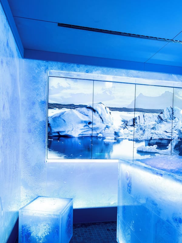 Un sauna, una bañera de hidromasaje, baño turco