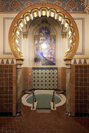 Bồn tắm spa trong nhà