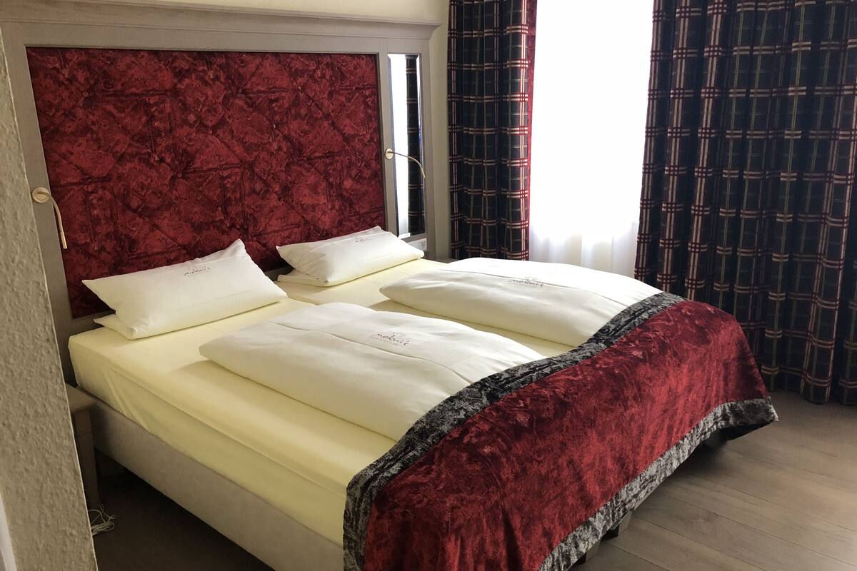 luxury double room (rossini) | minibar, in-room safe, desk, blackout curtains