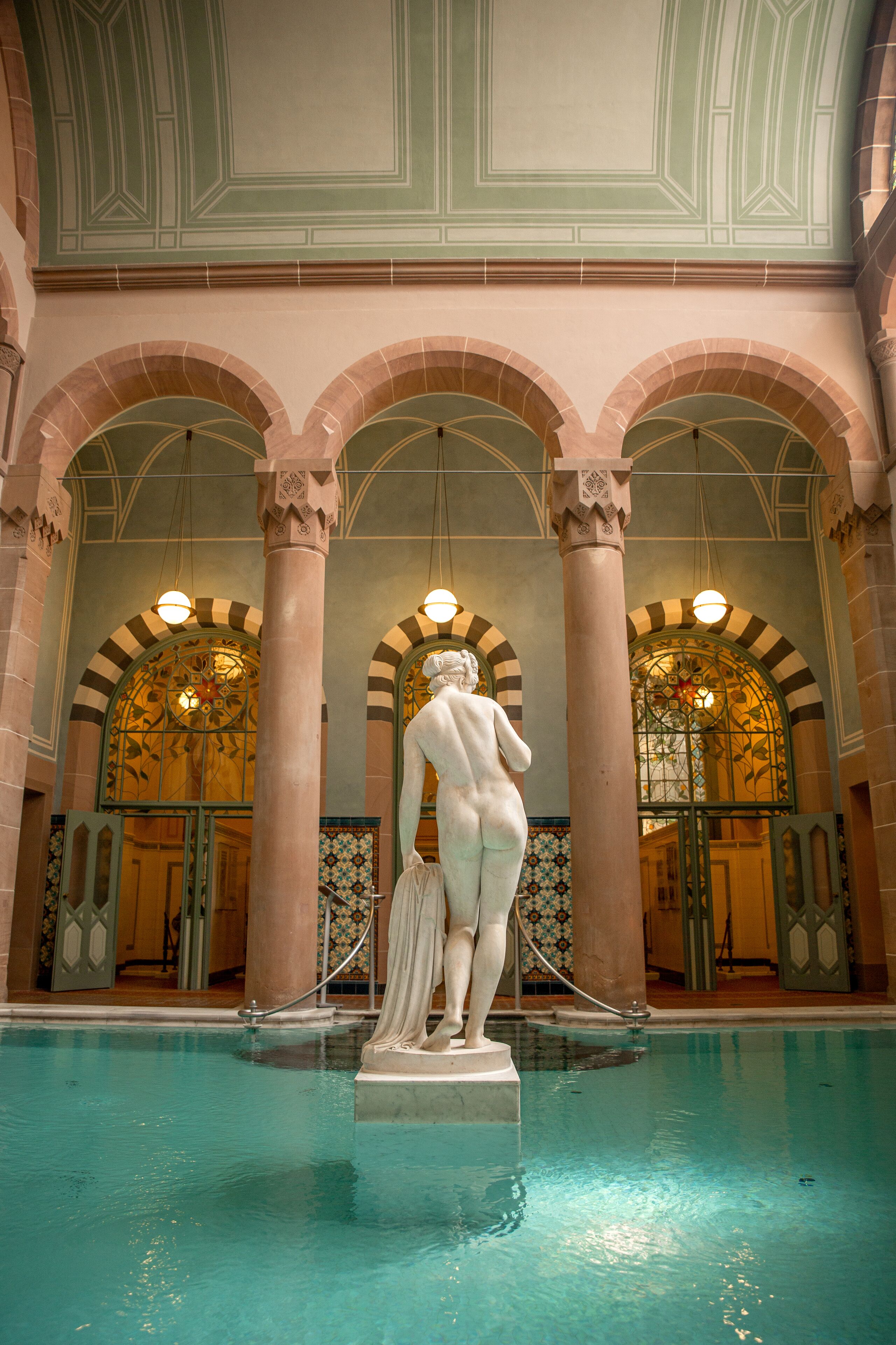 10 indoor pools, outdoor pool, open 8:00 am to 9:30 pm, pool umbrellas