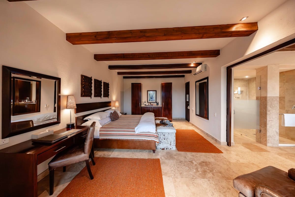 Suite superior (River Lodge: Spa Suite) | 1 dormitorio, ropa de cama de alta calidad, minibar y caja fuerte